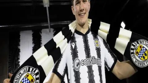 “[图]东契奇战旧主贡献三双 率领球队主场击败独行侠”